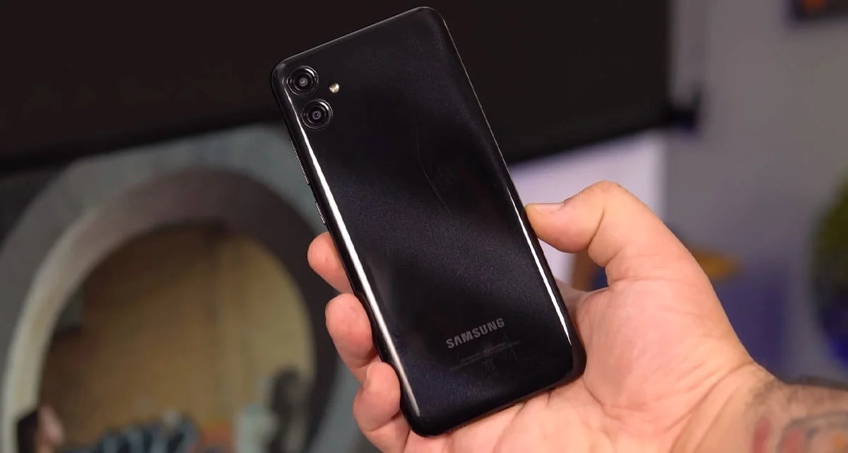 طراحی گوشی Galaxy A04e